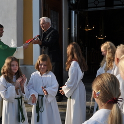 Begrüßung des neuen Priesters